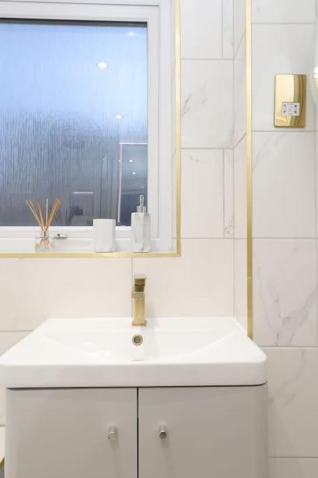 Riverside Serviced Apartments Лондон Экстерьер фото