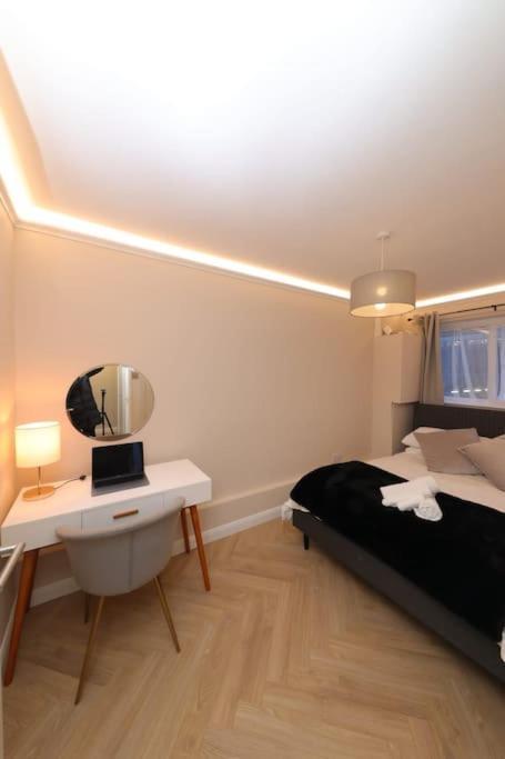 Riverside Serviced Apartments Лондон Экстерьер фото